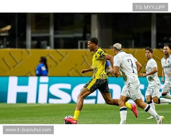 足球场上惊心动魄的超级扑救瞬间 守门员用生命捍卫球门荣耀